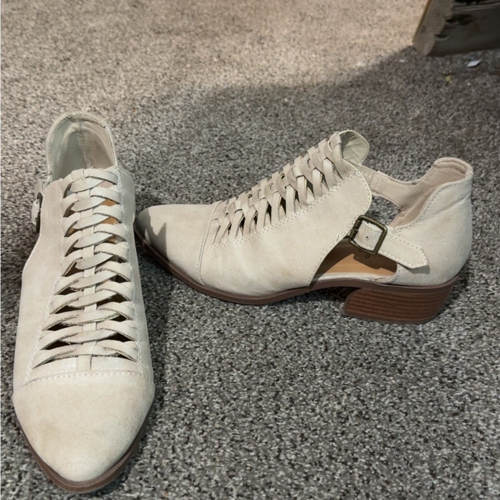 Women's Cream Cutout Ankle Boots